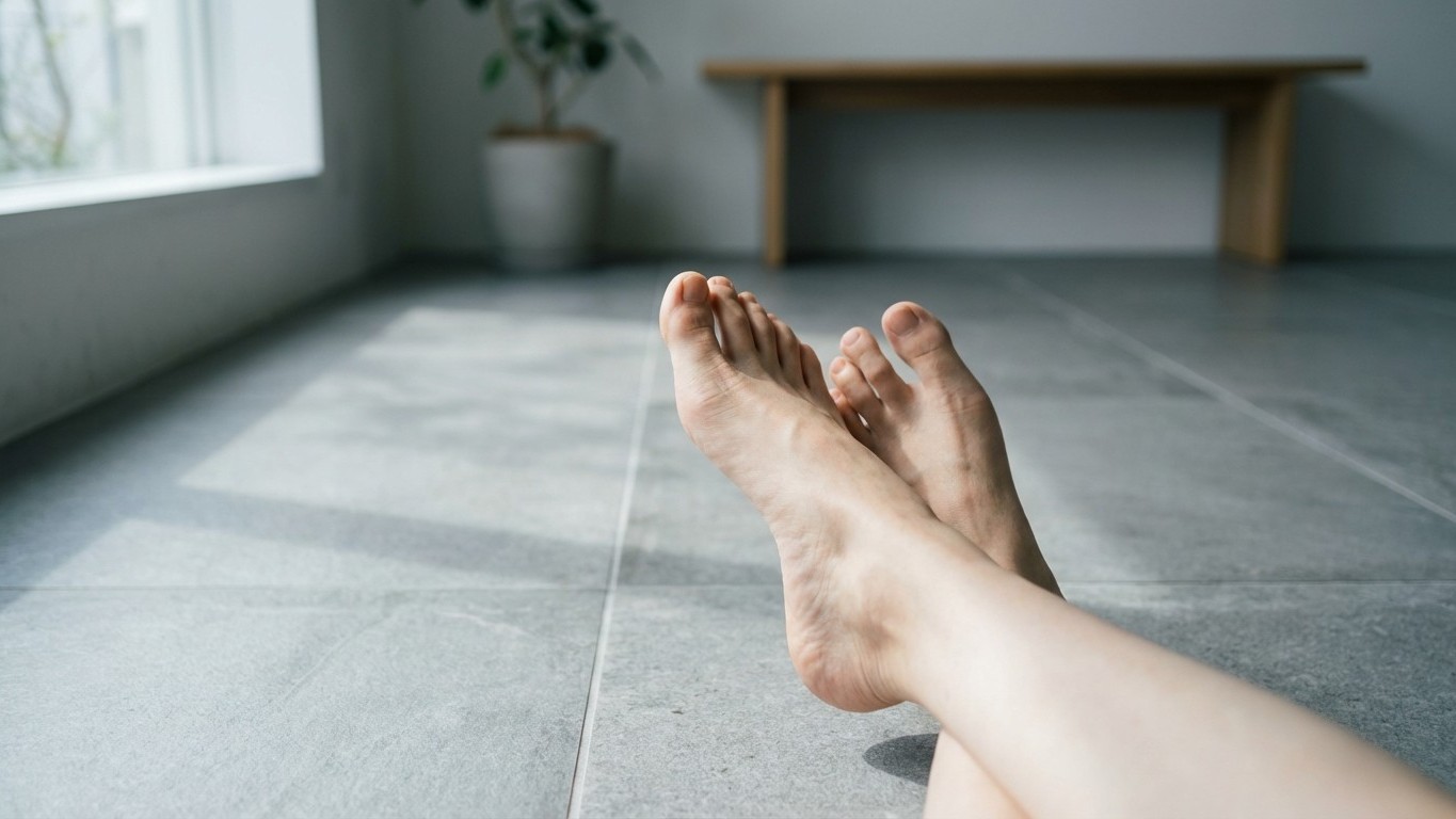 J'ai arrêté de porter des chaussons chez moi : ce que mon corps a compris en quelques semaines