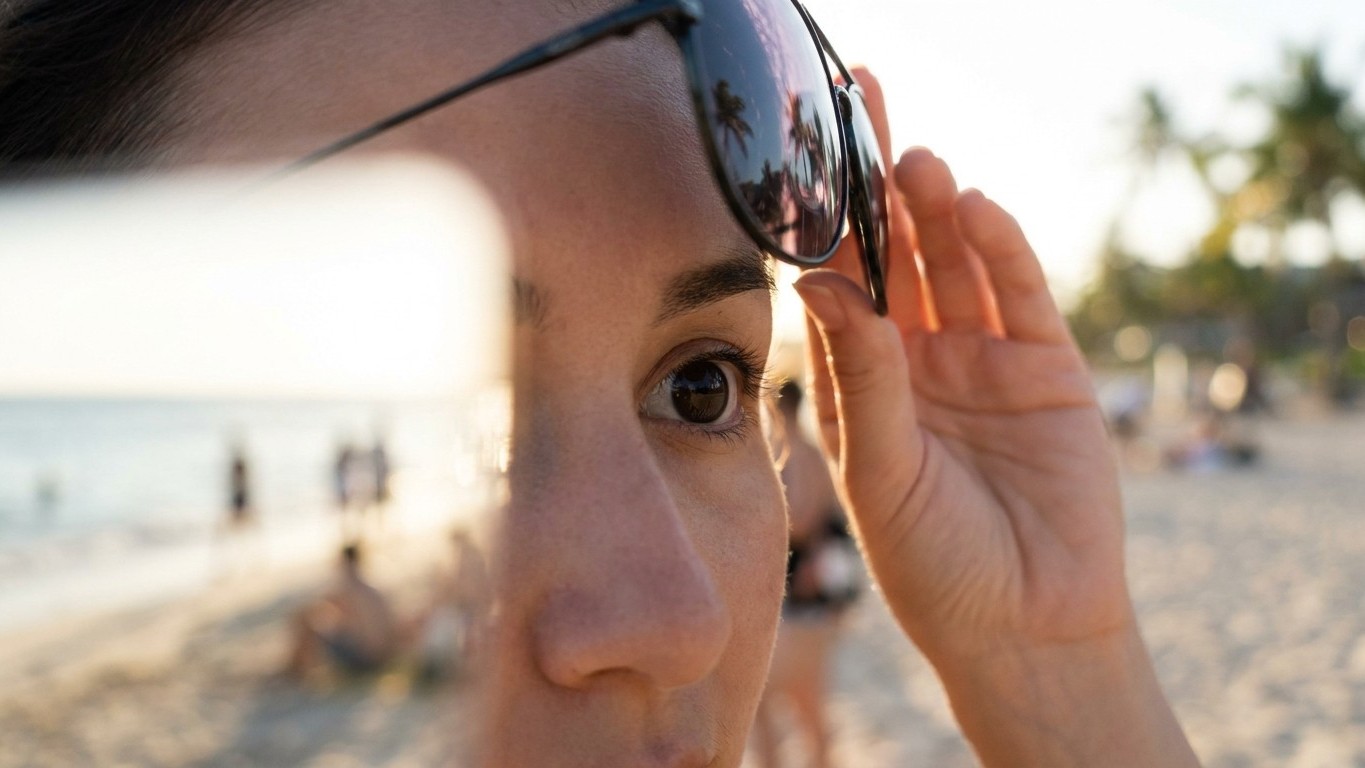 J'ai porté des lunettes de soleil teintées à 5 € tout l'été juste pour le style : un ophtalmologue m'a montré ce que le ve...